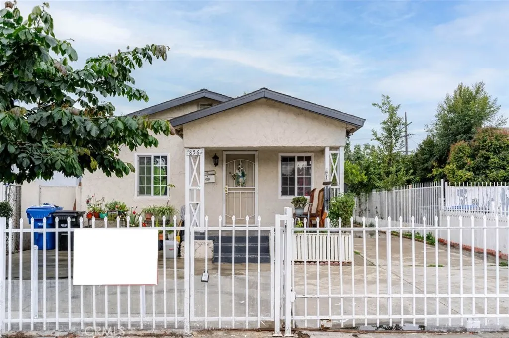 856 W 73rd Street, Los Angeles, California 90044 home-pic-2